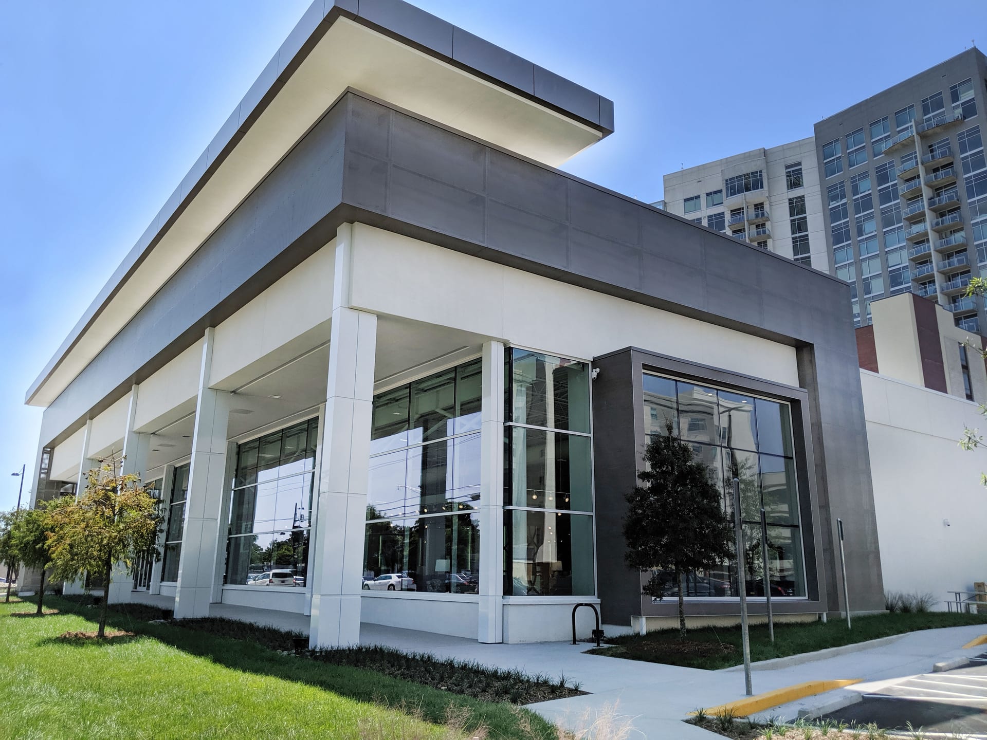 Completed Rooms To Go retail building exterior in Atlanta, Georgia
